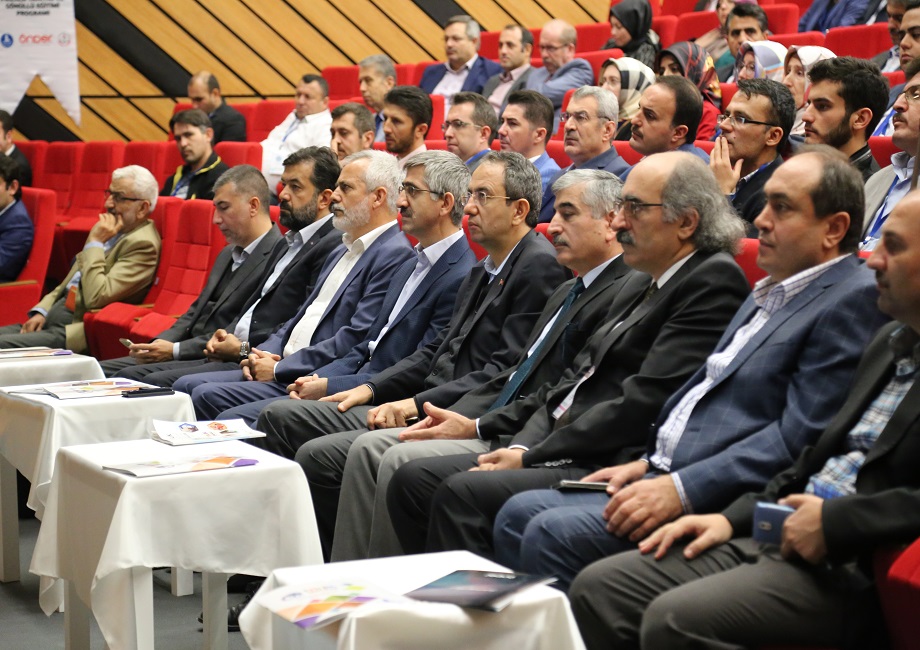 Deniz Feneri, İyilik Okulu Projesiyle genç yüreklere iyiliği aşılıyor