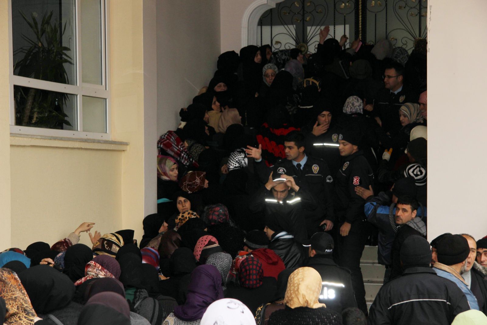 Nüfus Müdürlüğünde Suriyeli izdihamı