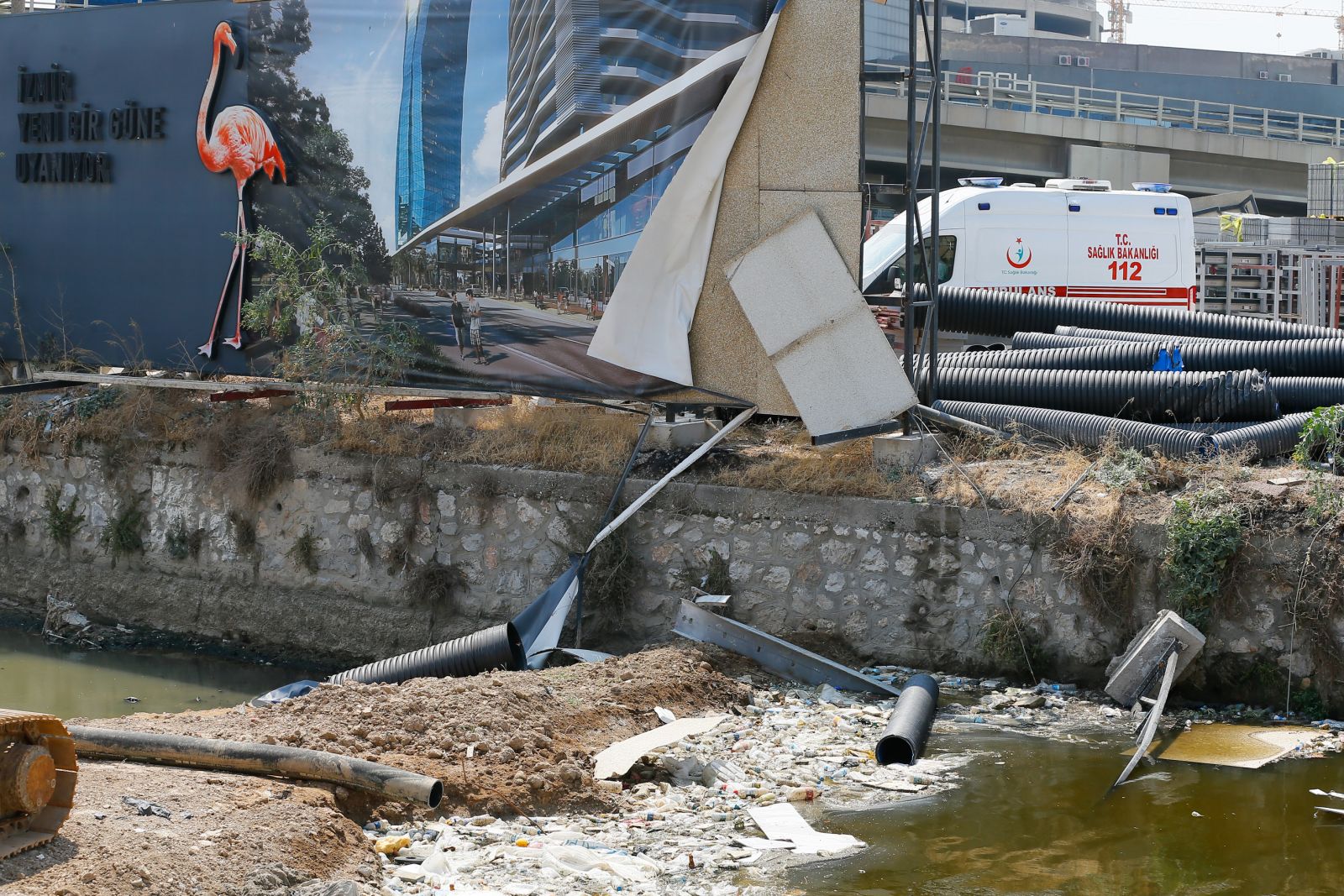 İzmir'de 43 katlı binada dehşet
