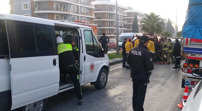 Köpeği ezmemek için direksiyonu kırdı, minibüsle çarpıştı: 1 ölü, 1 yaralı