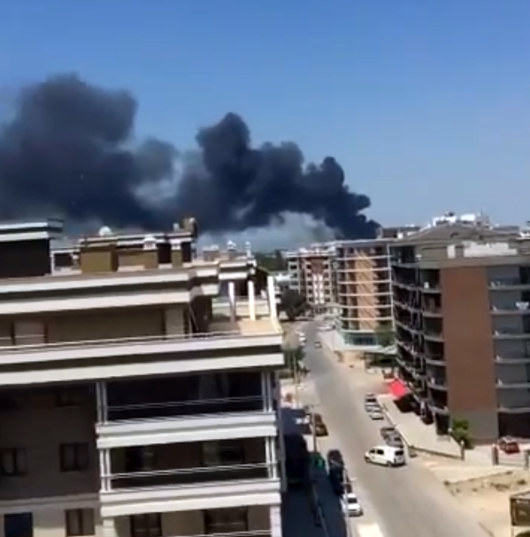 Son dakika! Çiğli'de plastik fabrikası alev alev yandı