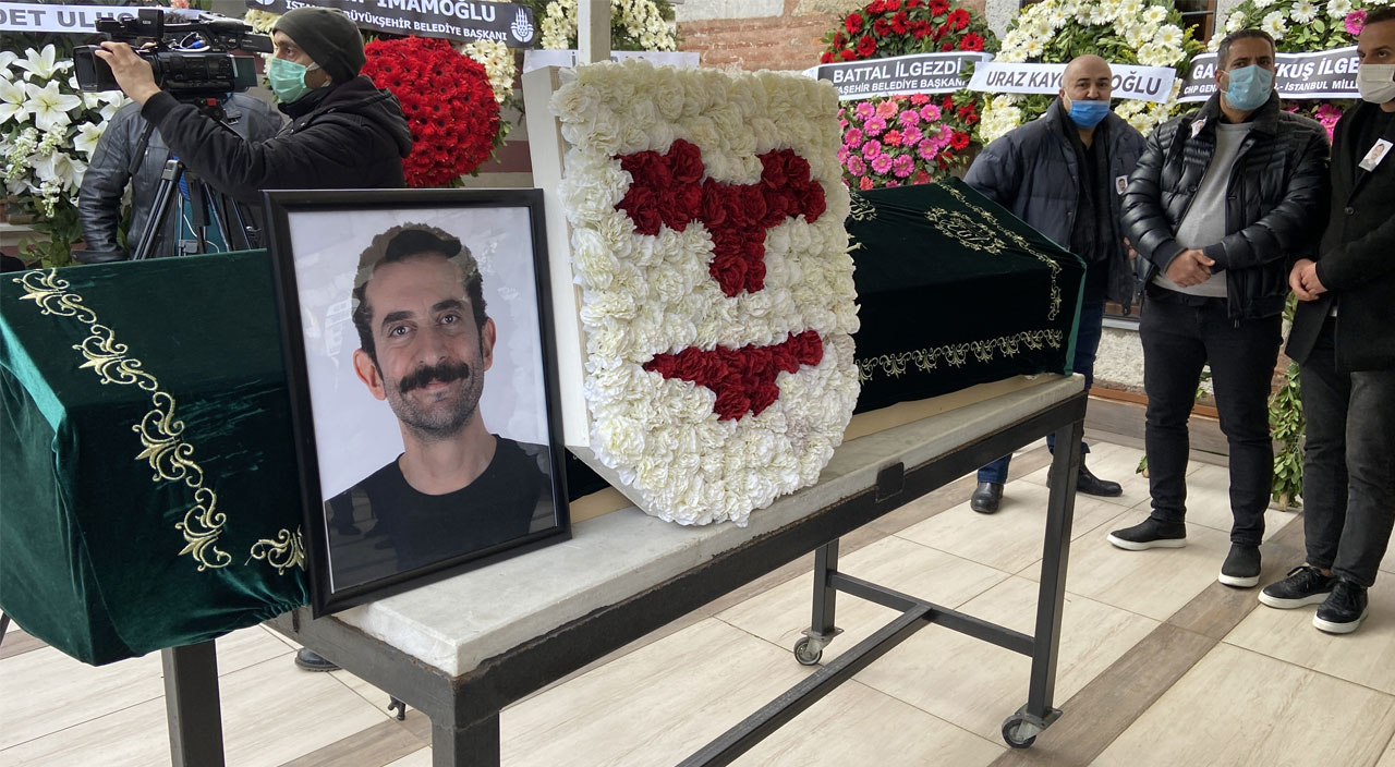 Sanatçı İzzet Altınmeşe’nin oğlu son yolculuğuna uğurlandı