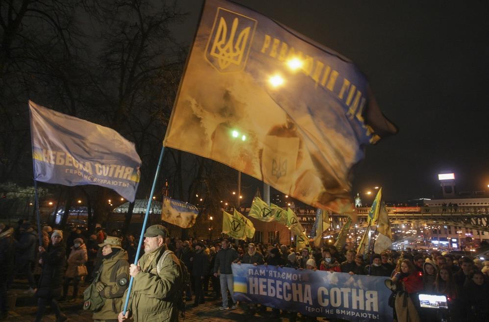 Ukrayna'da, Poroşenko destekçileri Başkanlık binasını basmaya çalıştı