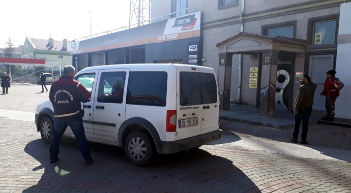 İş adamı çalışma ofisinde av tüfeği ile vurularak öldürüldü