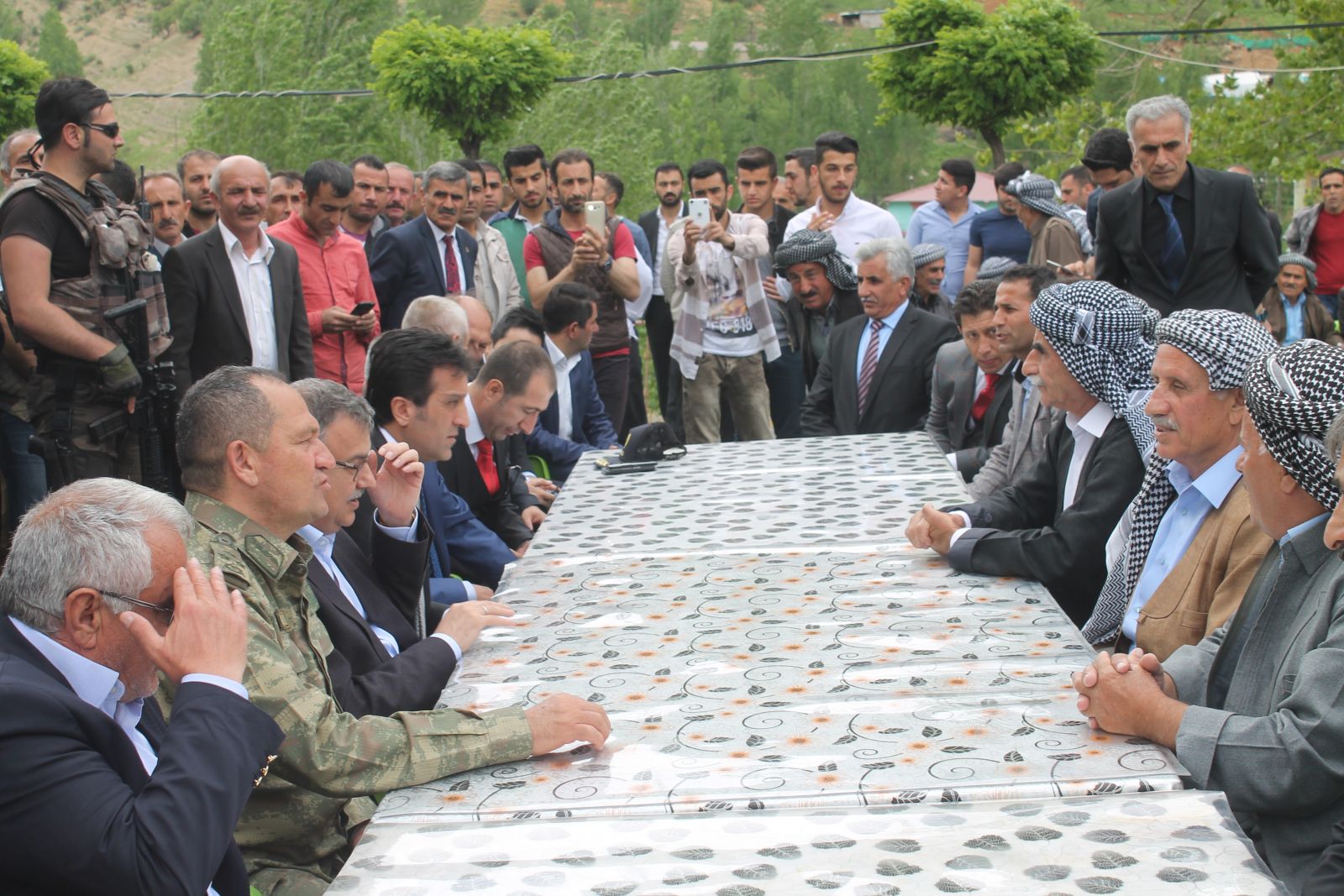 Şırnak Valisi ve jandarmadan Jirki Aşireti'ne geçmiş olsun ziyareti
