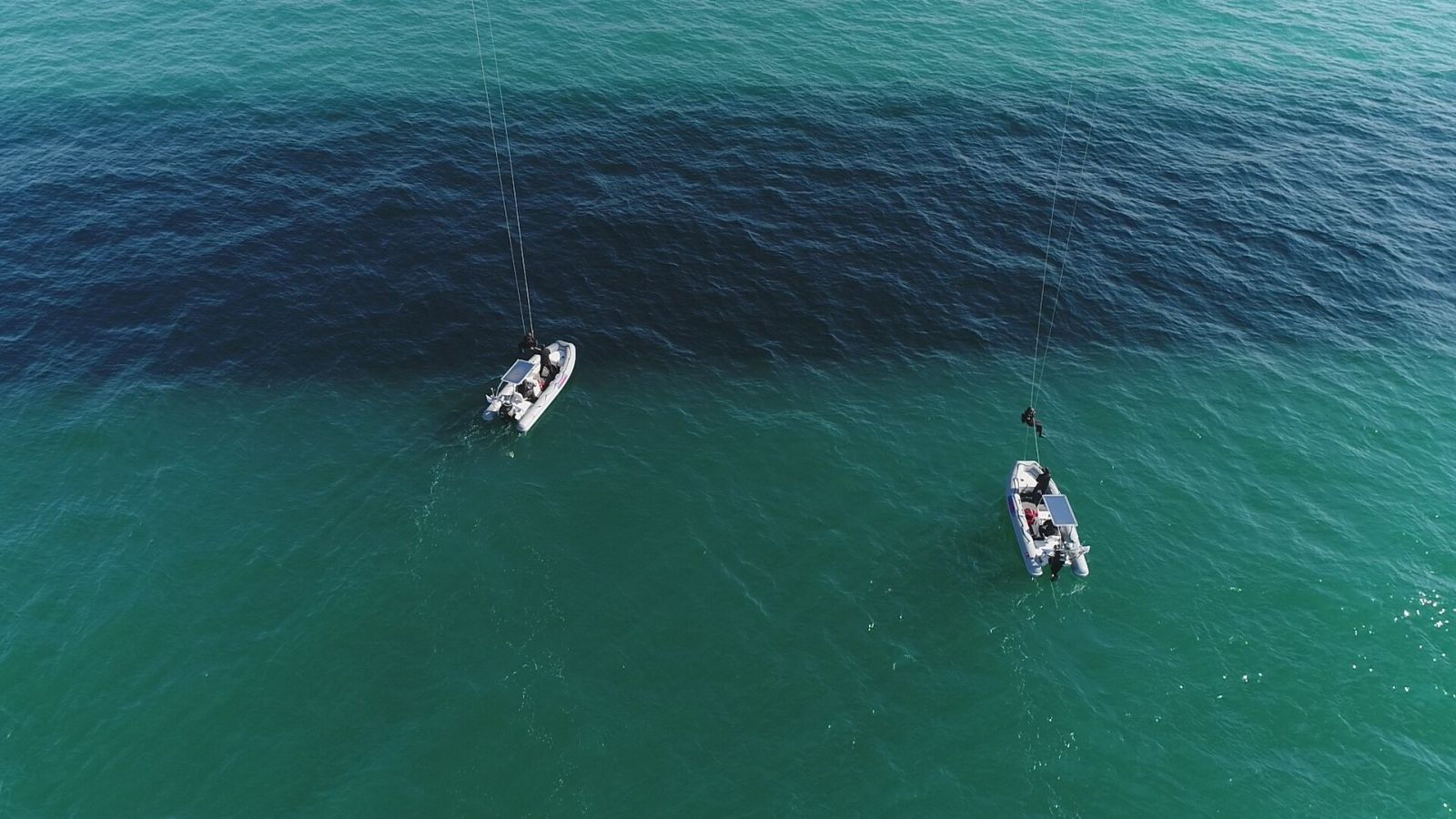 Kadın komandolar Dünya Kadınlar Günü’nde İstanbul Boğazı’na halatla indi