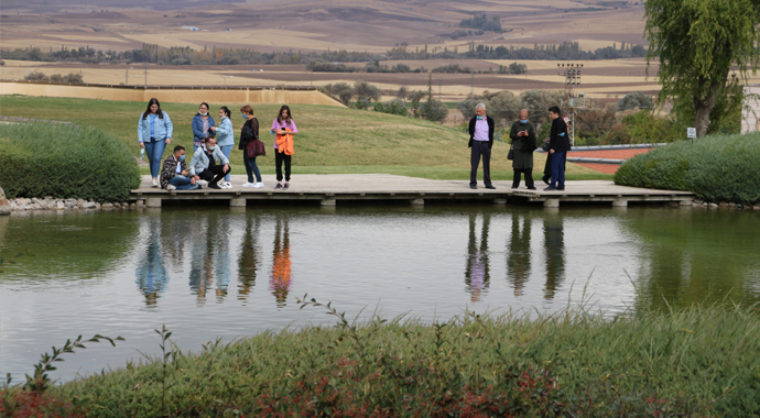 Ziyaretçilerin ilgi odağı: Bozkırın ortasında Japon Bahçesi