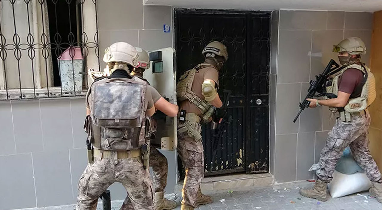 Terörü 'temizleme' operasyonu! HDP Mersin İl Başkanı ve 4 HDP'li meclis üyesi gözaltında Terörü 'temizleme' operasyonu! HDP Mersin İl Başkanı ve 4 HDP'li meclis üyesi gözaltında