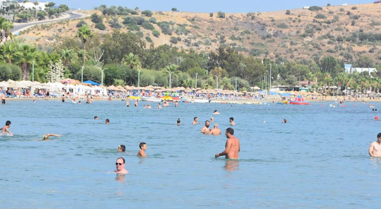 Bayramda plajlar doldu taştı