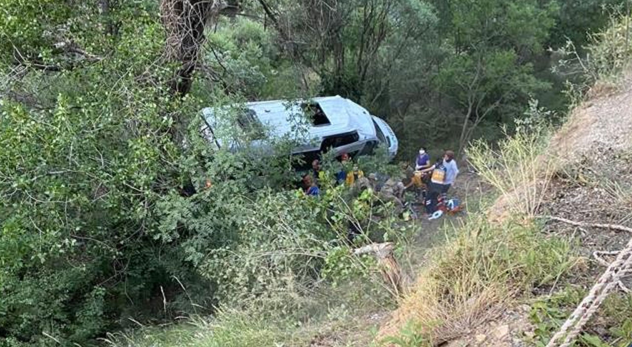 Tunceli'de korkunç kaza! Tur minibüsü uçuruma yuvarlandı: Çok sayıda yaralı var