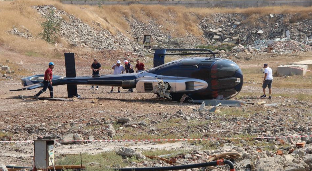 İzmir'de feci kaza! Sivil helikopter kalkış esnasında yan yattı İzmir'de feci kaza! Sivil helikopter kalkış esnasında yan yattı