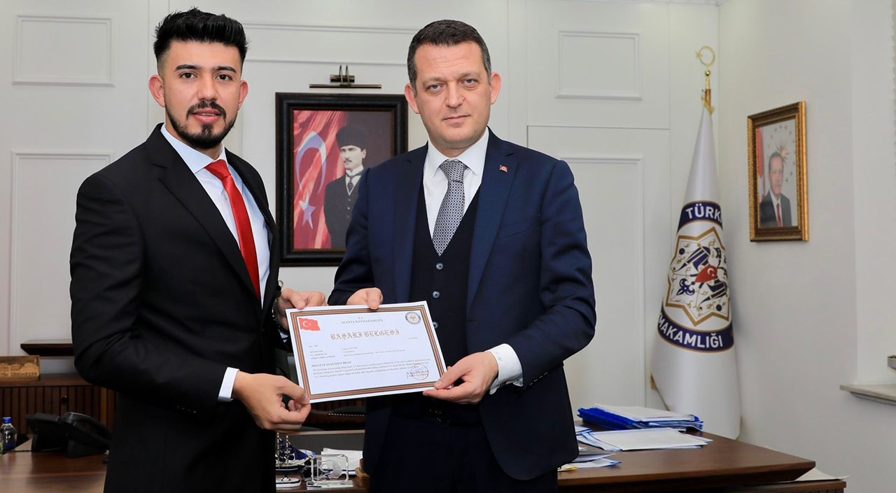 JASAT personeli girdiği eczanede cezaevi firarisini böyle yakaladı JASAT personeli girdiği eczanede cezaevi firarisini böyle yakaladı