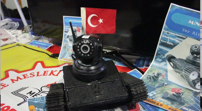 Arkadaşının ağabeyinin şehit haberine üzüldü, terörle mücadelede kullanılması için ’Mini Köstebek’i üretti Arkadaşının ağabeyinin şehit haberine üzüldü, terörle mücadelede kullanılması için ’Mini Köstebek’i üretti