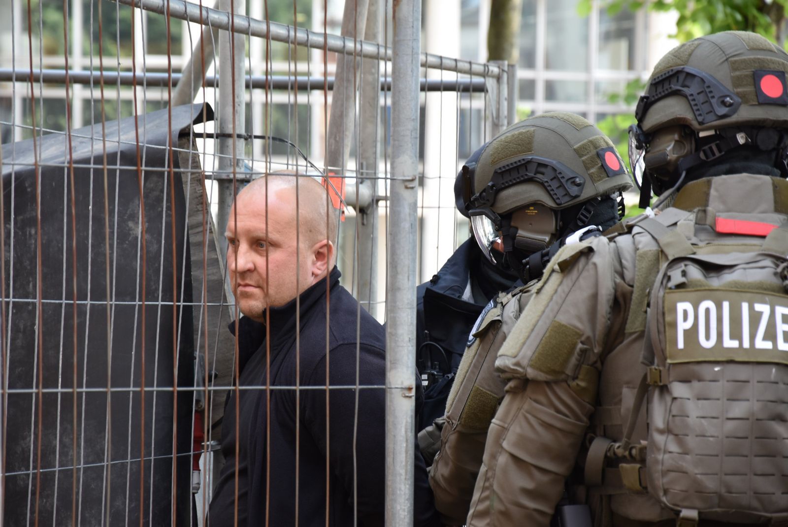 Cumhurbaşkanı Erdoğan'ın konvoyu güvenlik gerekçesiyle Hamburg'da bekletildi