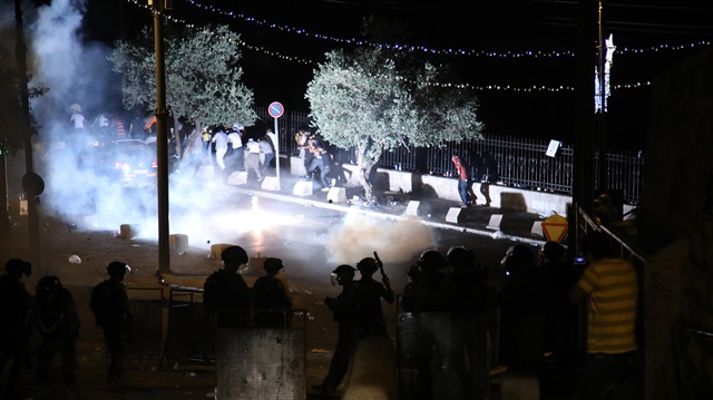 İsrail polisi namaz sonrası cemaate saldırdı: 13 yaralı