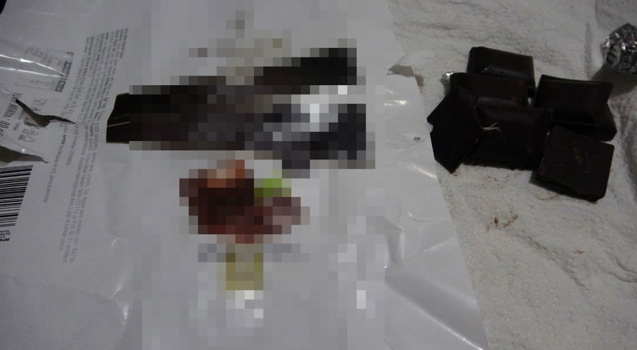 Zincir marketten aldığı çikolatanın içinden poşet çıktı