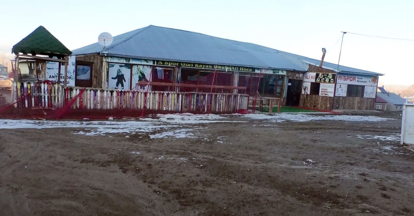 Ağrı’da eriyen kar, kayak sezonunu yarıda bıraktı