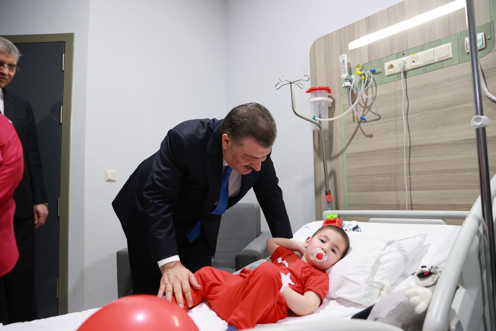 Bakan Koca, sağlık çalışanlarıyla iftar yaptı