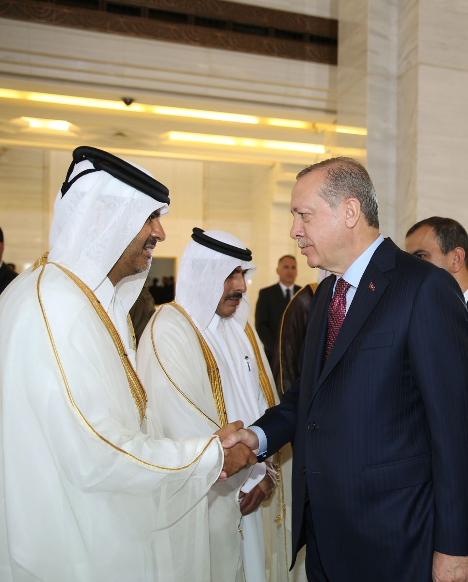 Erdoğan, Katar'da resmî törenle karşılandı