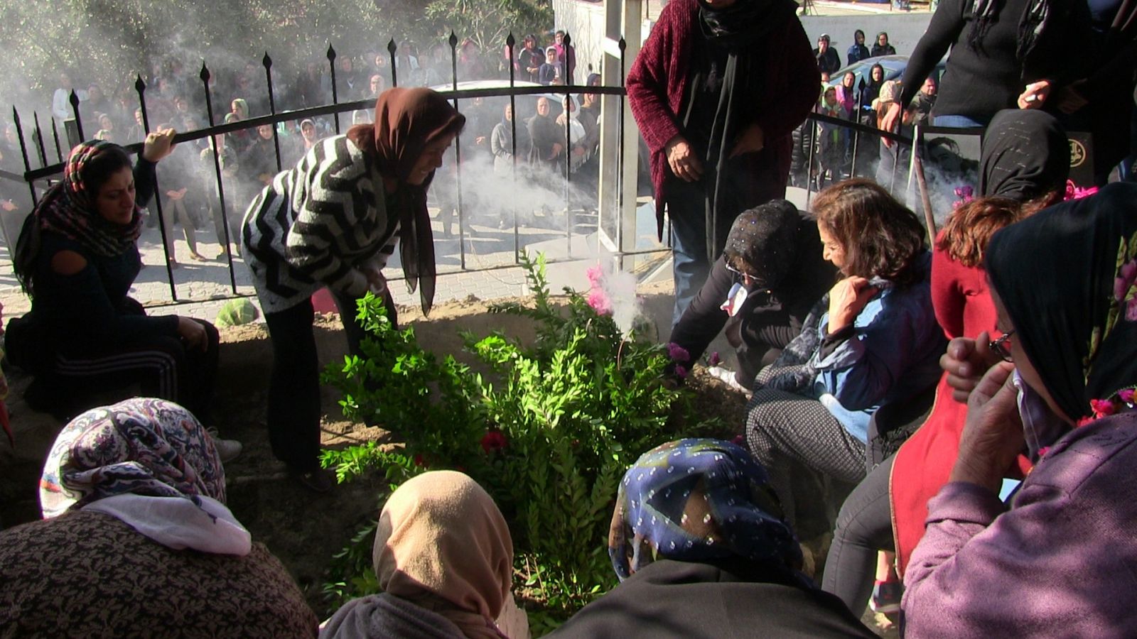 Dövülerek öldürülen kocasının yokluğuna dayanamadı