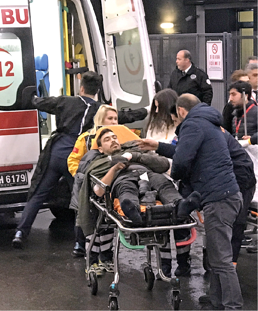 Sabiha Gökçen'de pistten çıkan uçak üçe bölündü