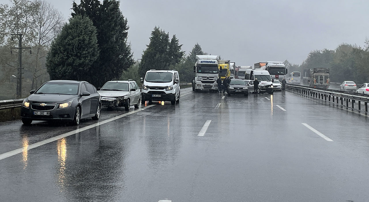 Anadolu Otoyolu'nda korkutan kaza! 15 araç birbirine girdi