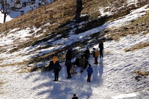 Kartepe'de yeterli kar olmayınca pistler kapatıldı