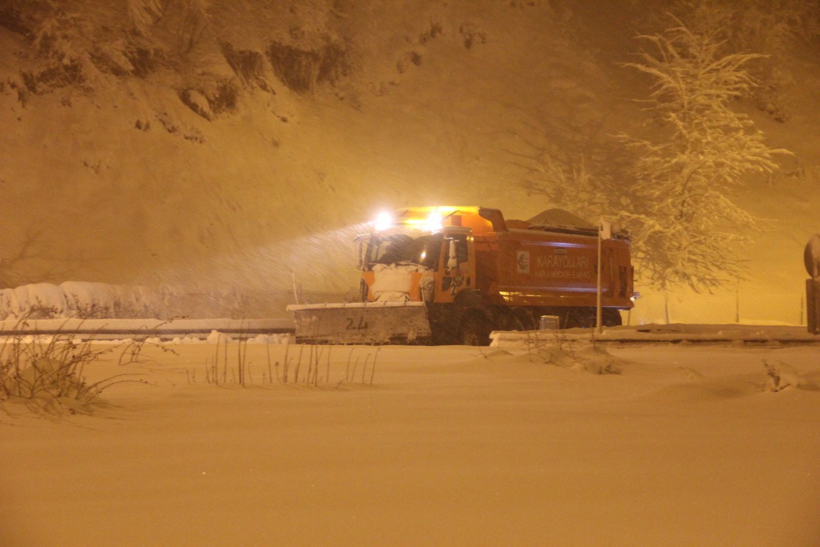 Bolu Dağı’nda kar yağışı şiddetini artırdı