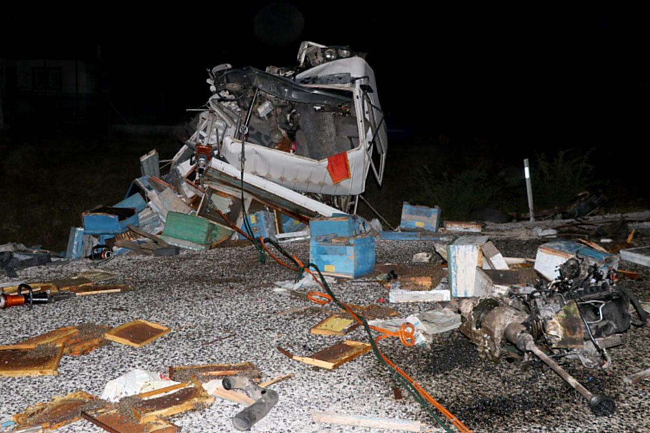 Gece yarısı bir katliam gibi kaza daha: 4 kişi hayatını kaybetti