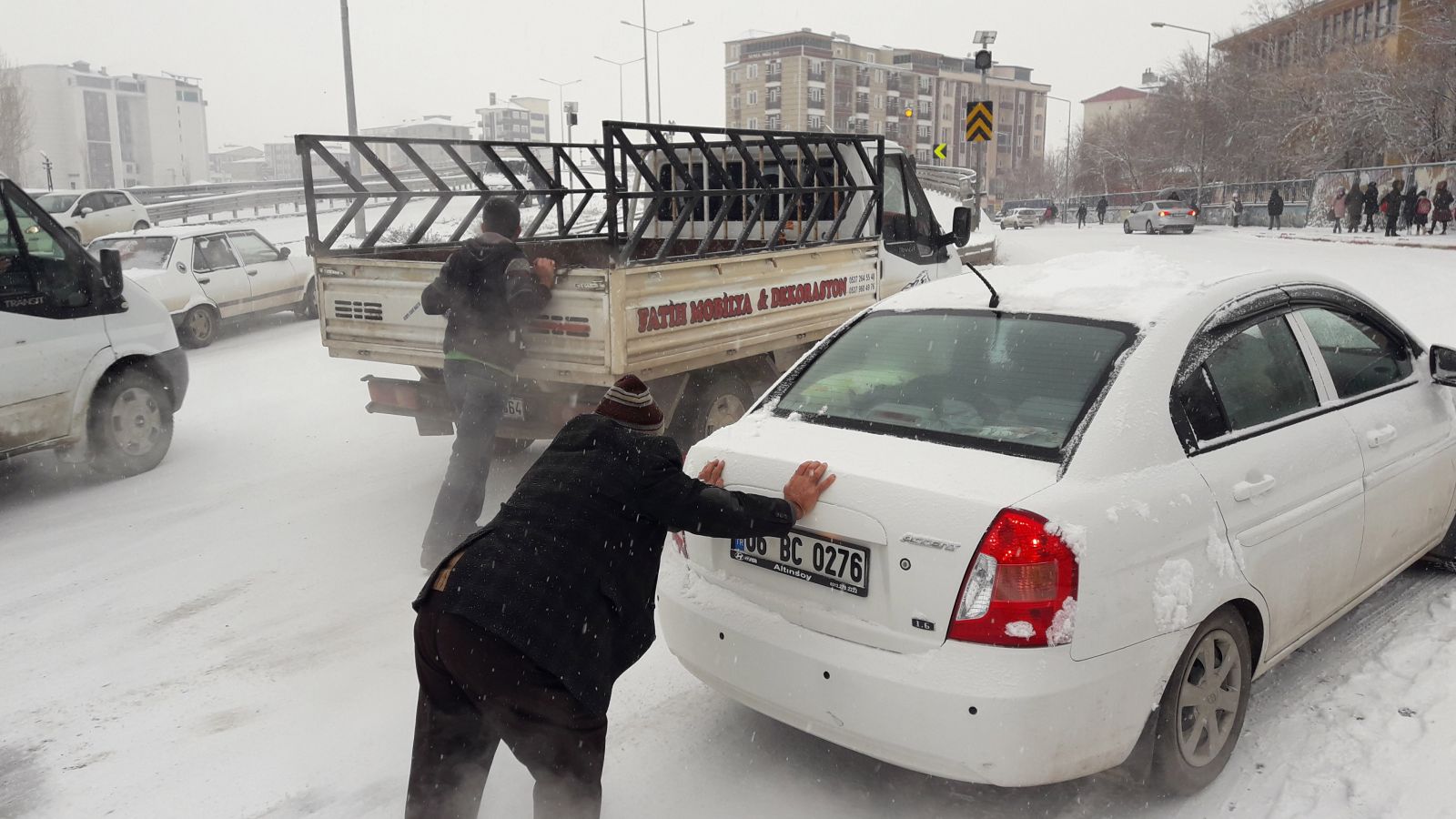 Kars’ta kar yağdı, hayat durdu