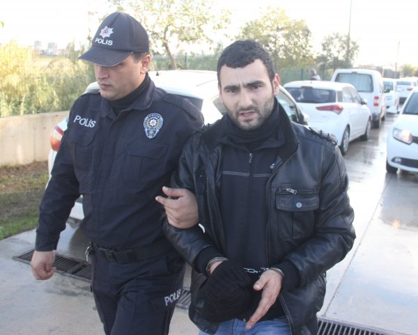 Asansörün telefonunu tamir ederken arkadaşını öldürdü