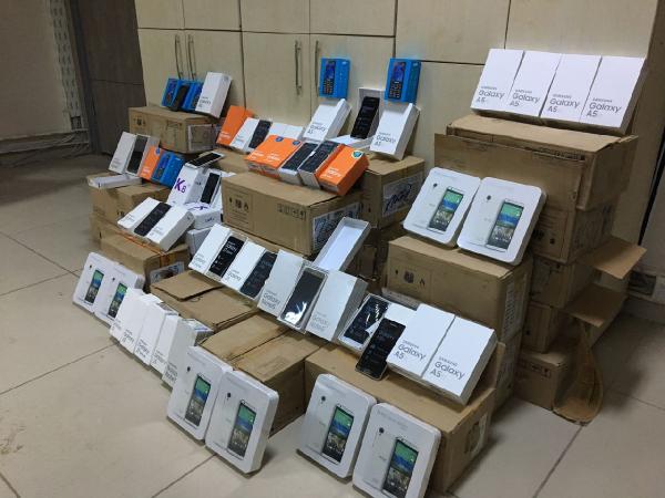 900 bin TL'lik kaçak cep telefonu yakalandı