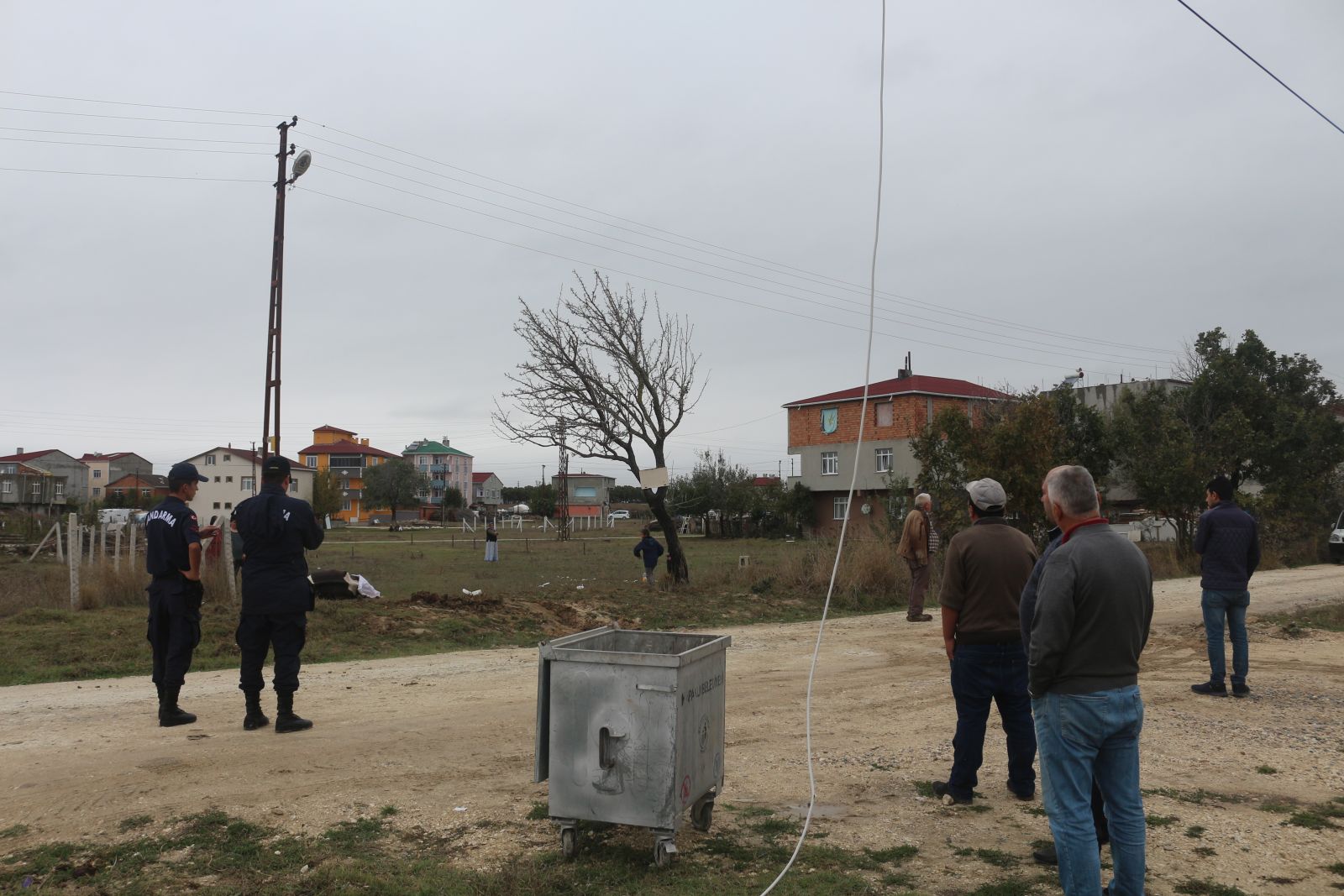 Telef olan hayvanlarını o halde görünce fenalık geçirdi