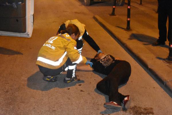 Erkek arkadaşı tarafından dövülen kadın yol ortasında bayıldı