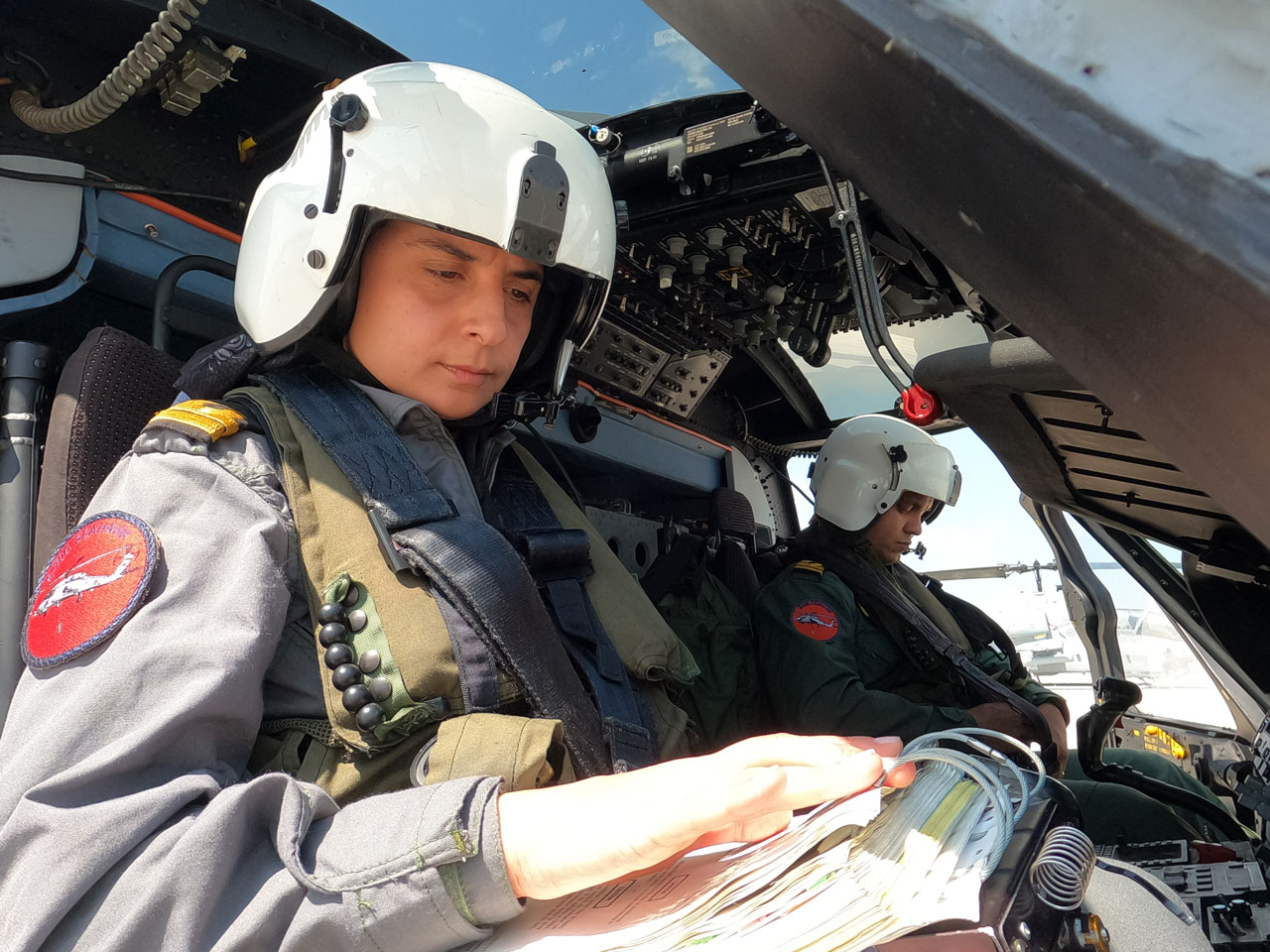 Deniz Hava Komutanlığının tek kadın pilotu Hatice Yeşiltaş