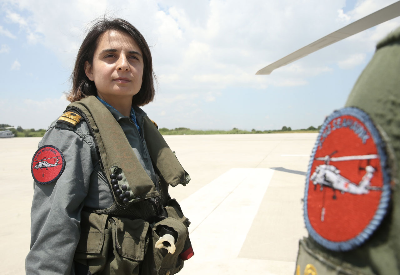 Deniz Hava Komutanlığının tek kadın pilotu Hatice Yeşiltaş