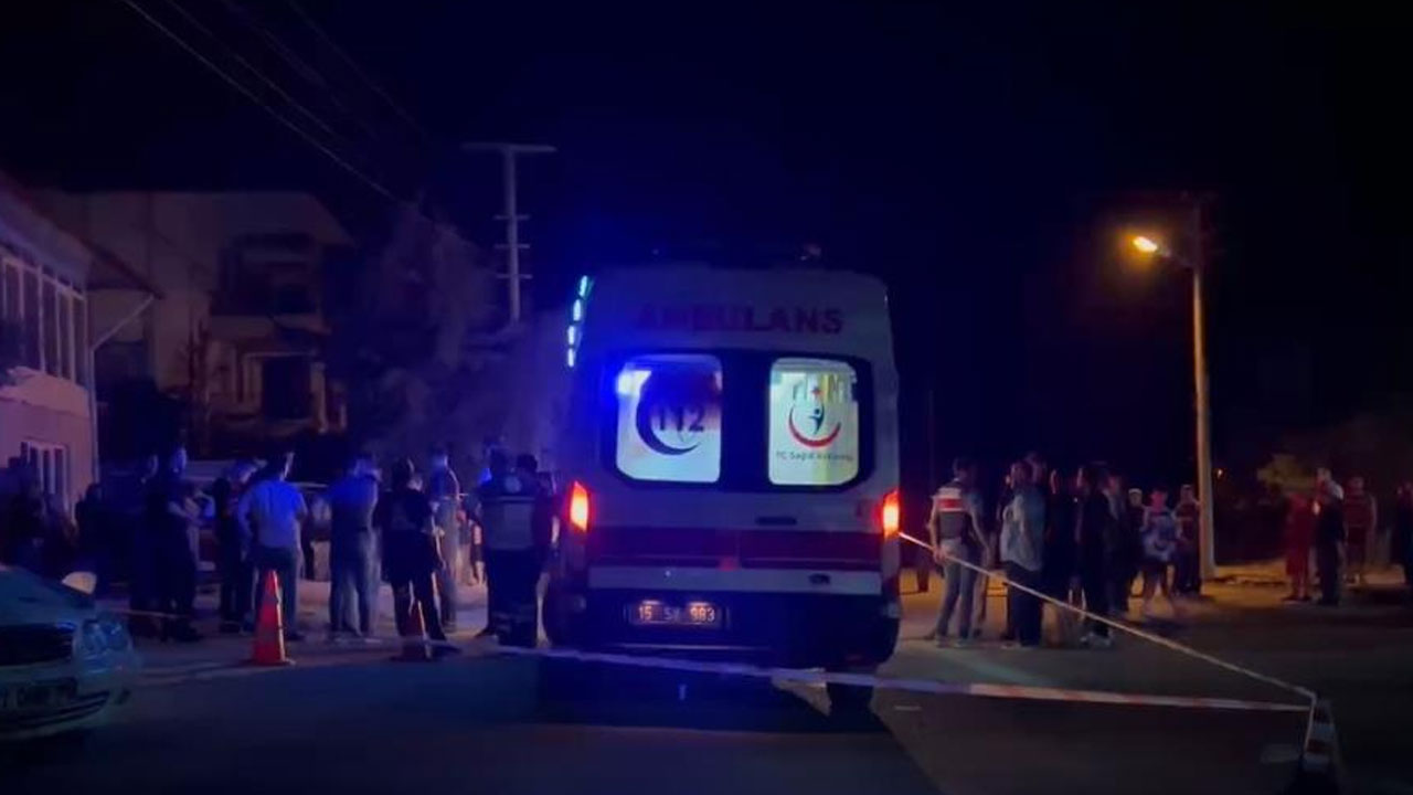 Boşanma aşamasındaki eşini sokak ortasında silahla öldürdü