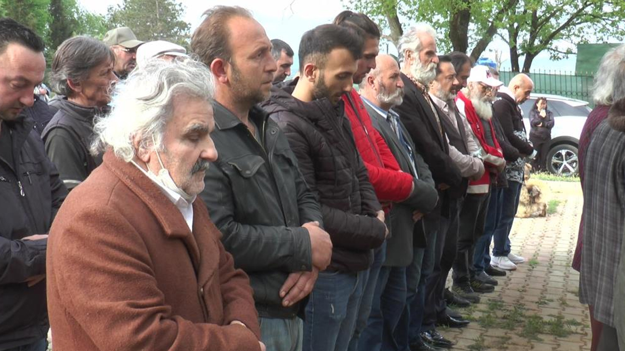 Daha önce de öldü sanılarak morga kaldırılmıştı: Yeşilçam’ın emektar oyuncusu son yolculuğuna uğurlandı Daha önce de öldü sanılarak morga kaldırılmıştı: Yeşilçam’ın emektar oyuncusu son yolculuğuna uğurlandı