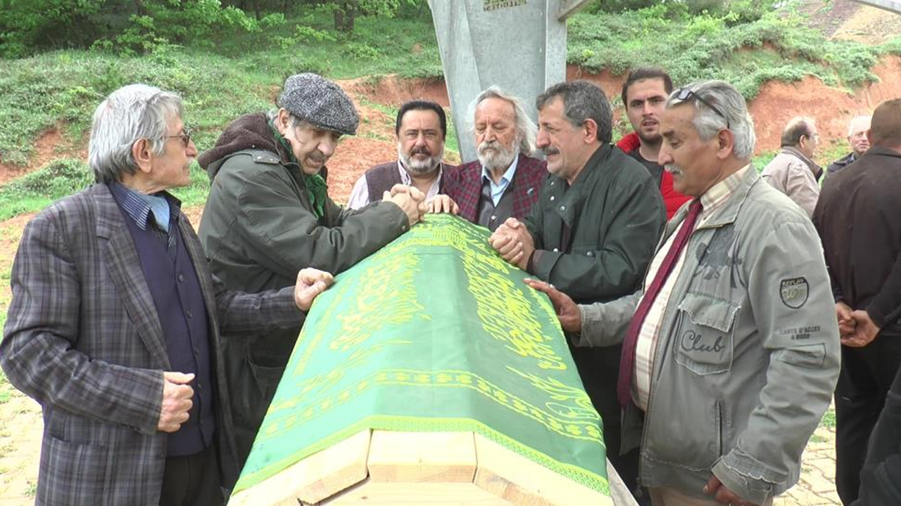Daha önce de öldü sanılarak morga kaldırılmıştı: Yeşilçam’ın emektar oyuncusu son yolculuğuna uğurlandı Daha önce de öldü sanılarak morga kaldırılmıştı: Yeşilçam’ın emektar oyuncusu son yolculuğuna uğurlandı