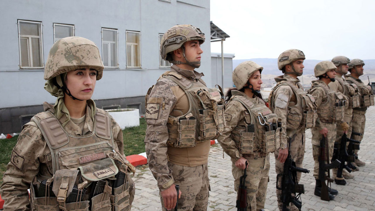 Kadın güvenlik korucuları ve jandarma timleri teröre geçit vermiyor