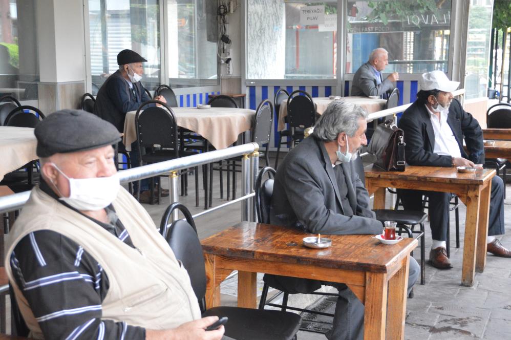 Kafe ve restoranlar hizmet vermeye başladı