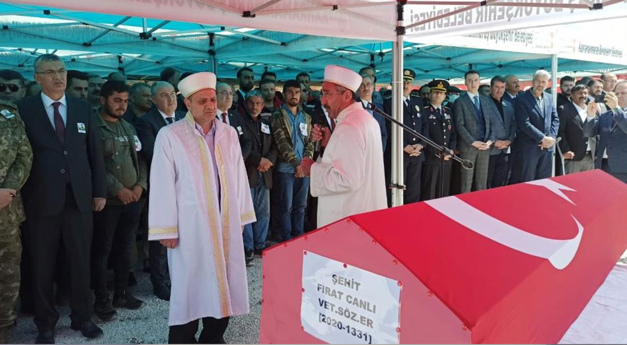 Şehit sözleşmeli Er Fırat Canlı son yolculuğuna dualarla uğurlandı