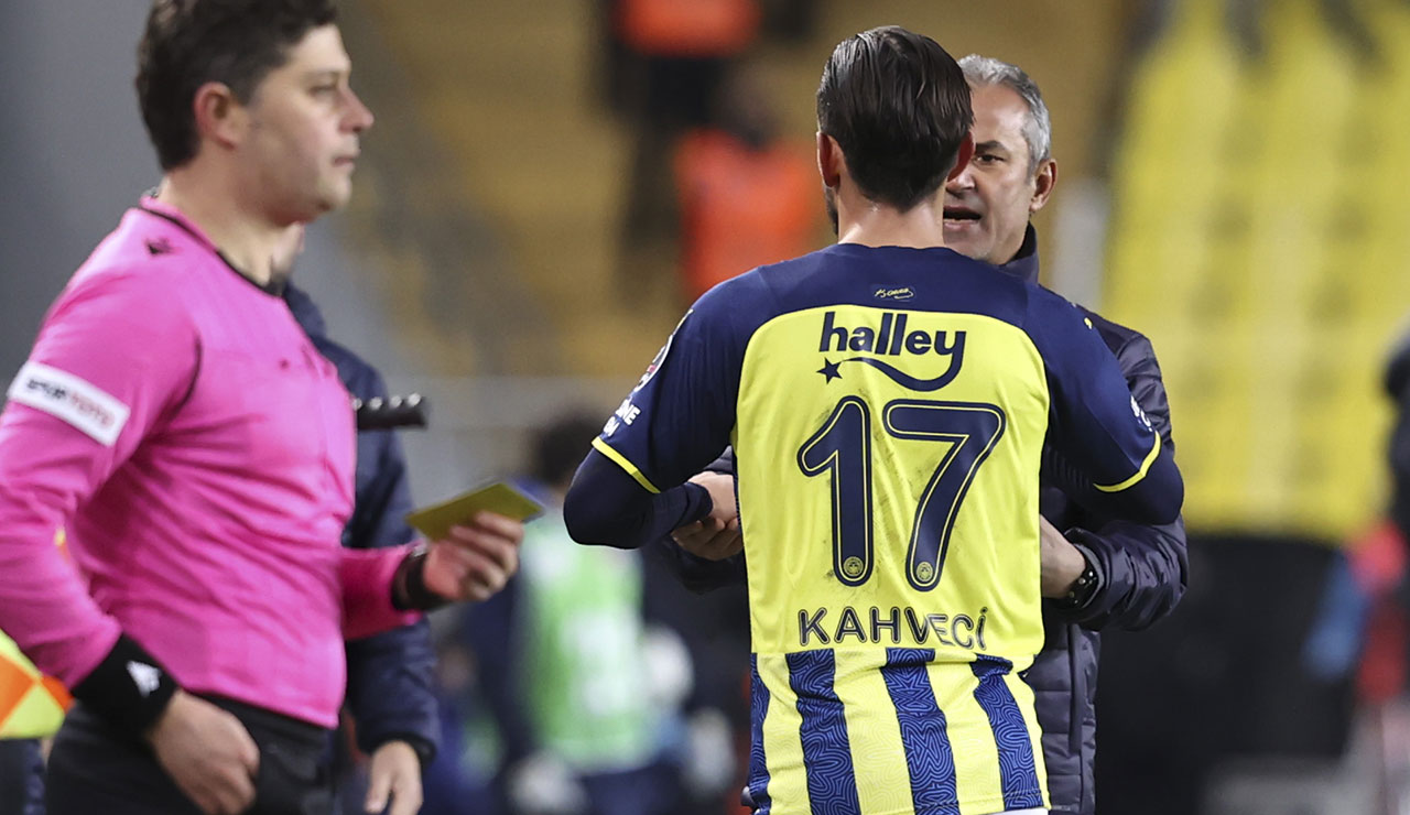 İrfan Can Kahveci Altay maçı sonrası patladı: Sabrettim, sustum... İrfan Can Kahveci Altay maçı sonrası patladı: Sabrettim, sustum...