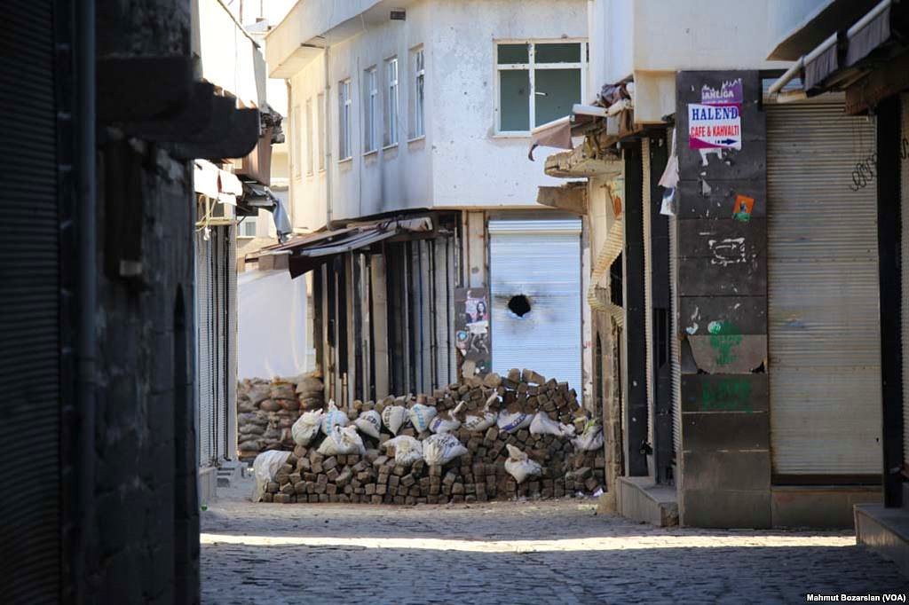 Diyarbakır'da tüm çalışmalar durduruldu