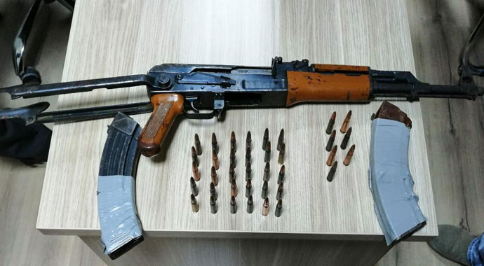 Kalaşnikofla 2 kişiyi öldürmeye giderken yakalandı