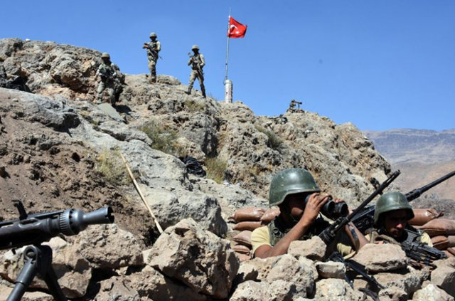 Balyoz mağduru komutan Çukurca'da operasyonu yönetiyor