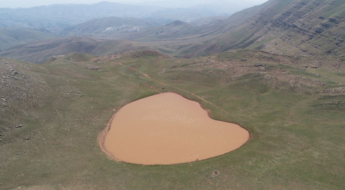 2 bin 600 rakımda: Görüntüsü kalbi andırıyor