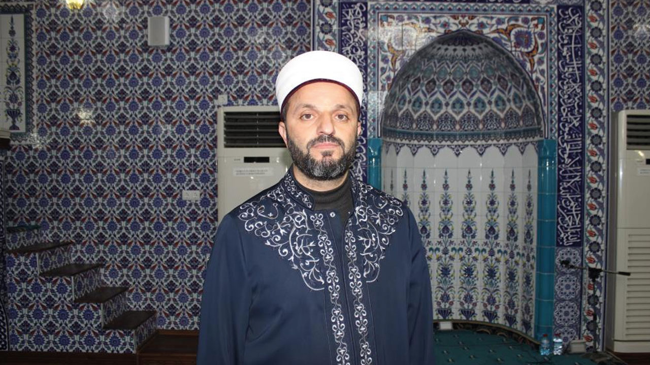 Camide namaz kılarken hayatını kaybetti...