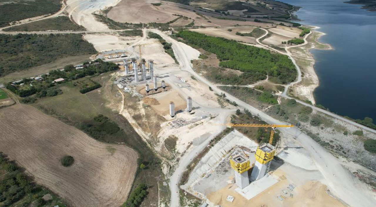 Kanal İstanbul’da önemli gelişme! Sazlıdere Köprüsü’nün ilk ayakları göründü