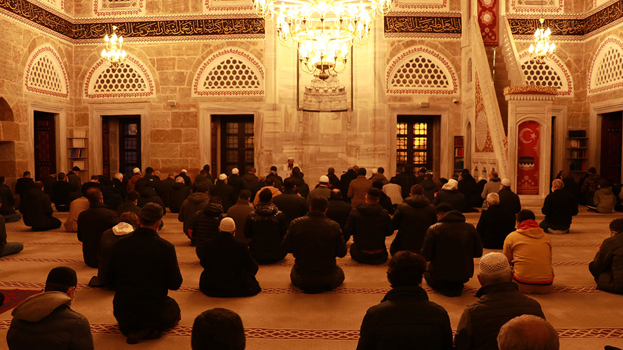 Regaip Kandili dualarla idrak edildi